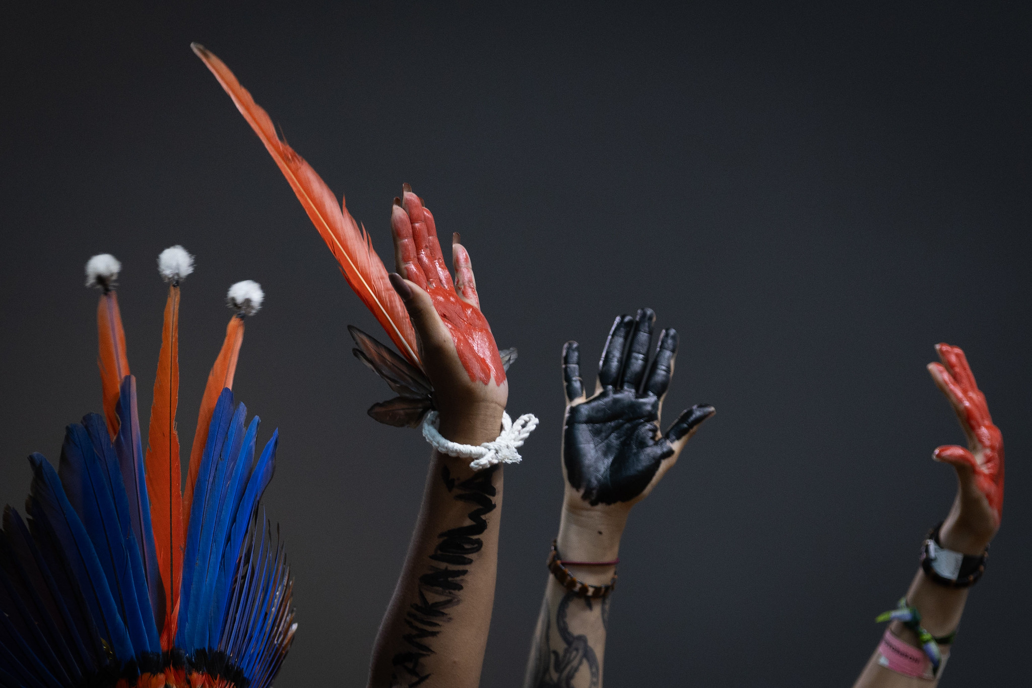 Miembros de la sociedad civil durante la Cumbre de los Pueblos en la COP30 de Brasil. Foto: UN Climate Change/ Kiara Worth